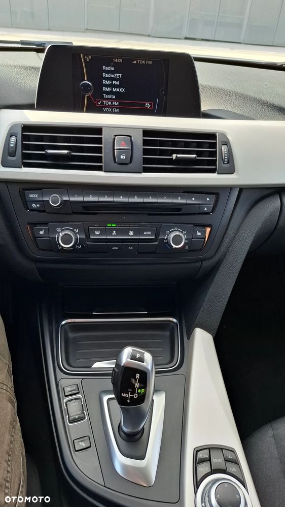 BMW Seria 3 318d Touring - 12