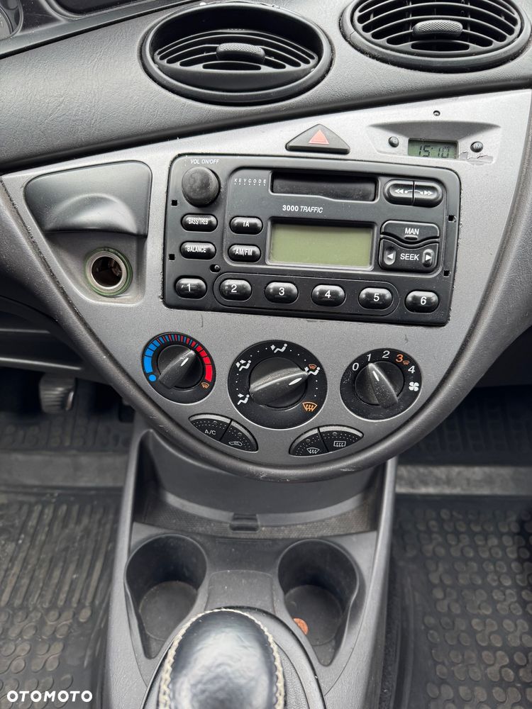 Ford Focus 1.8 DI Futura - 9