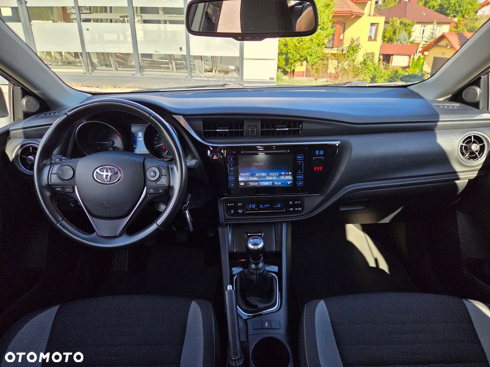 Toyota Auris 1.6 Premium Comfort - 5