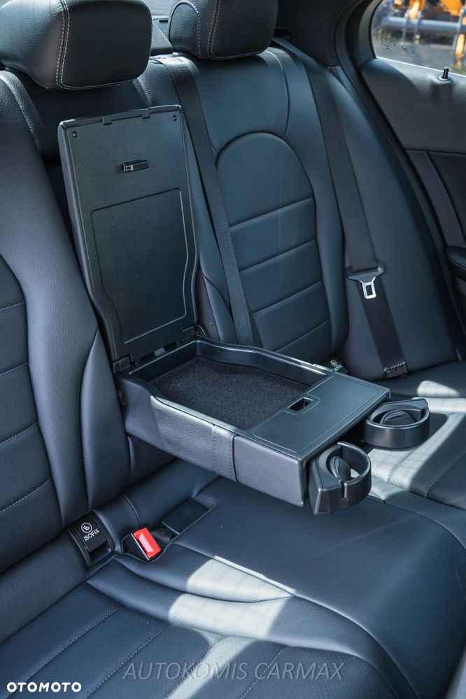 Mercedes-Benz Klasa C 300 7G-TRONIC - 22