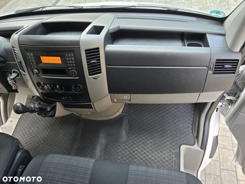 Mercedes-Benz Sprinter - 25