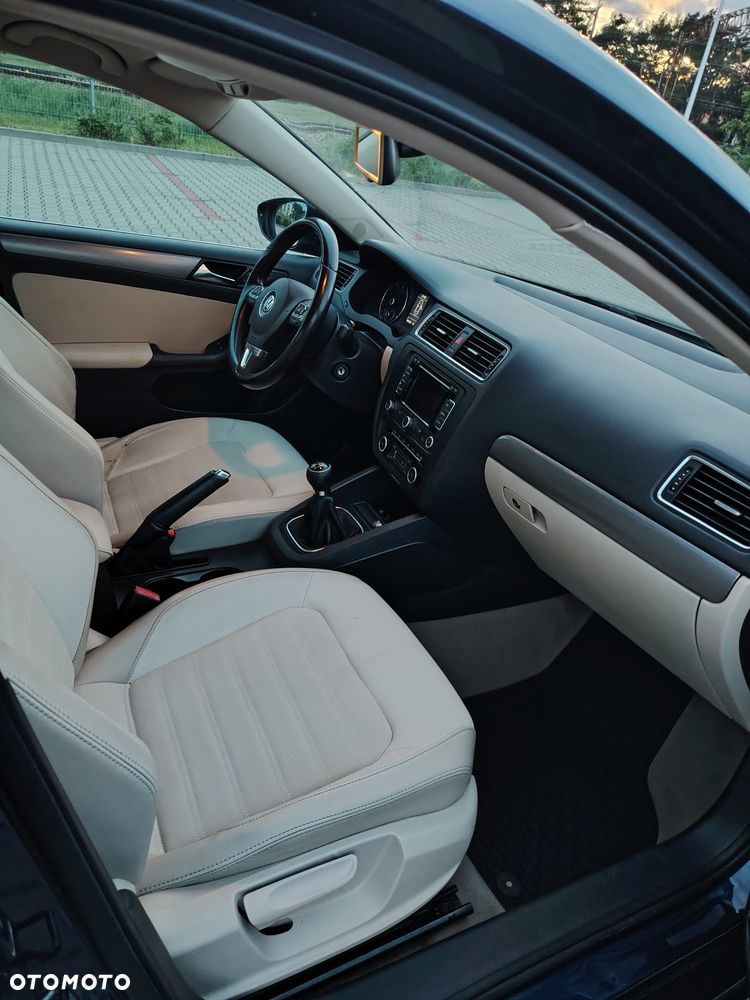 Volkswagen Jetta - 7