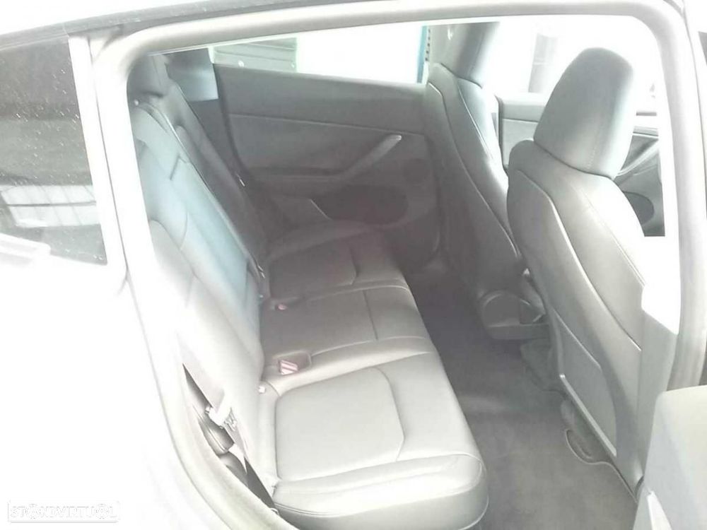 Tesla Model Y Long Range Dual Motor AWD - 4