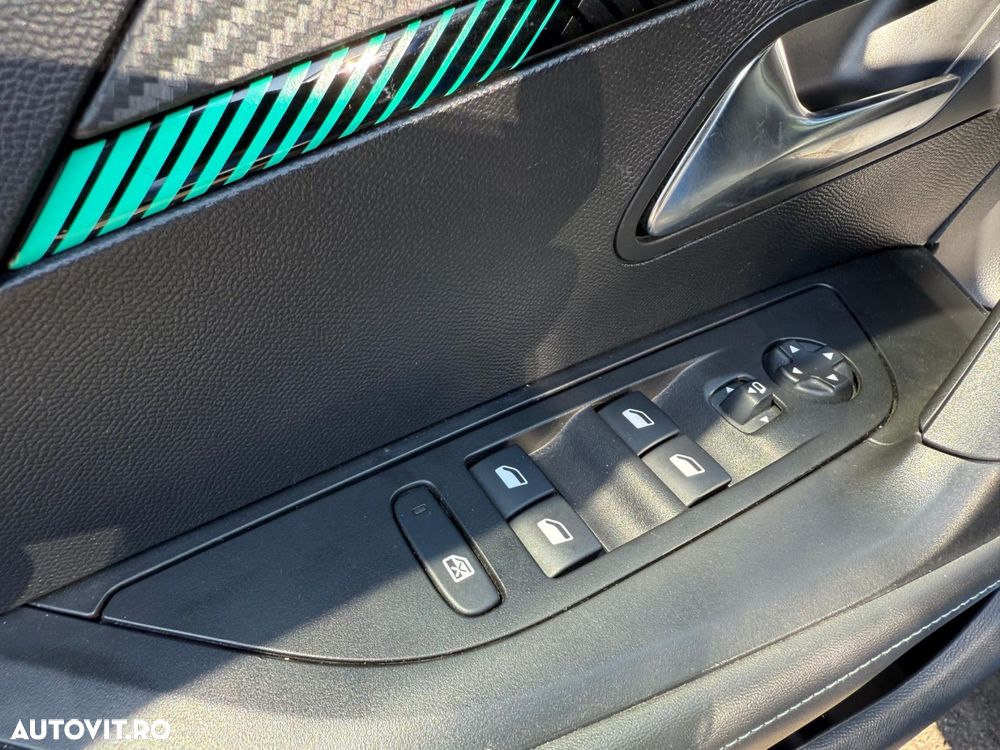 Peugeot 2008 1.2 L PureTech STT EAT8 Allure - 23