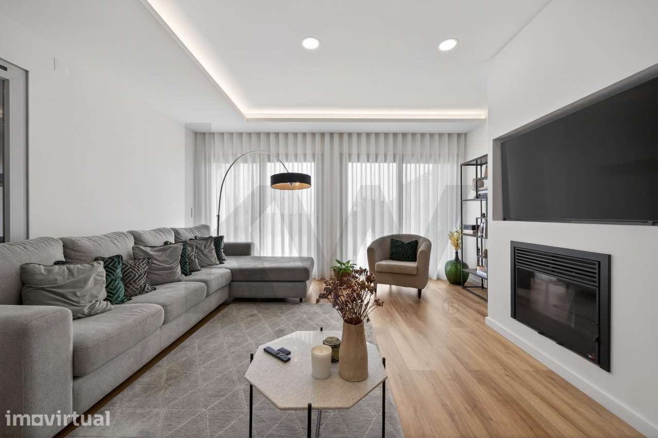 Exclusiva Moradia T4 Nova | Design Moderno e Luminosidade Natural - Grande imagem: 5/43