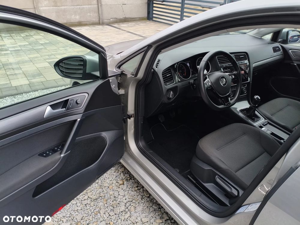 Volkswagen Golf - 11