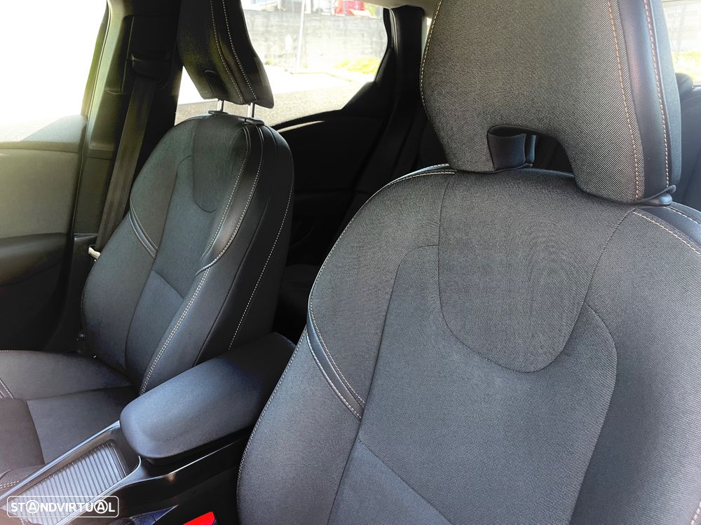 Volvo V40 Cross Country D2 Momentum - 20