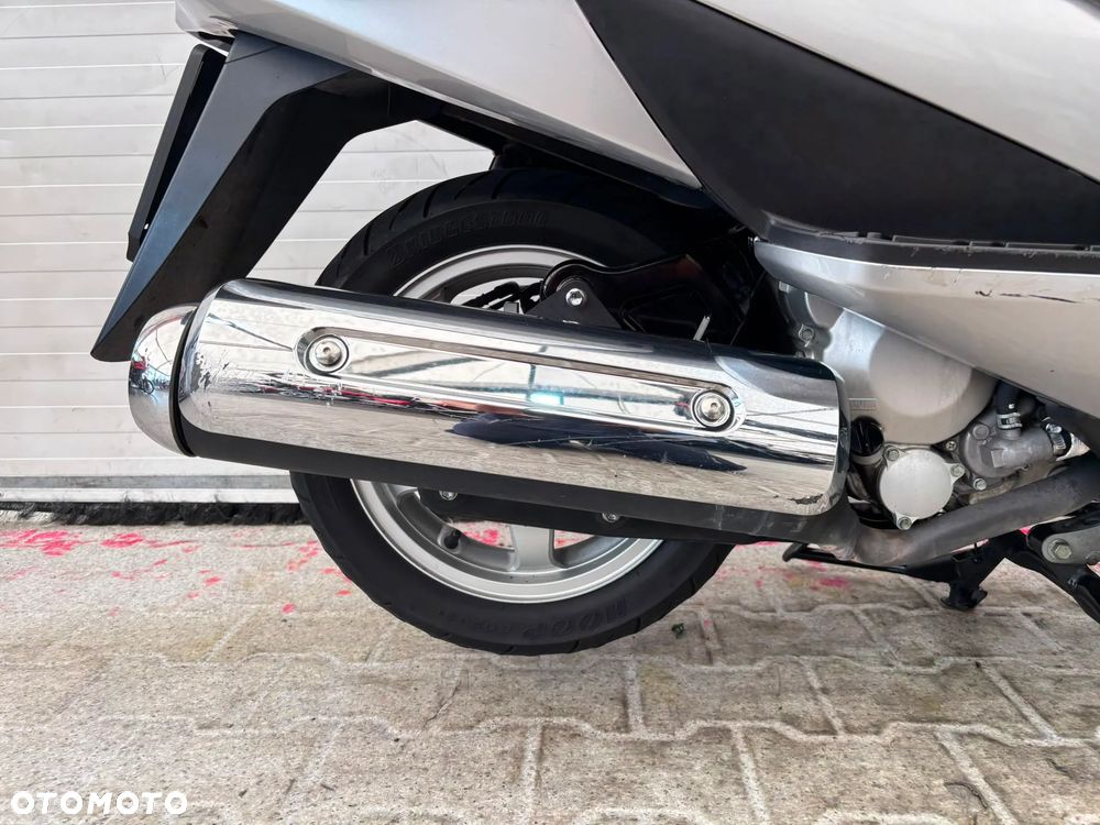 Suzuki Burgman - 23