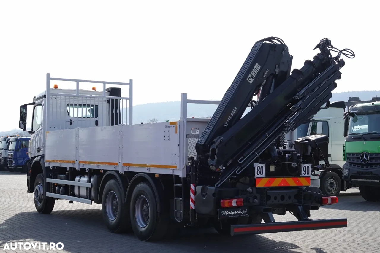 Mercedes-Benz AROCS 2643 / 6x4 / BOX- 6,8 m / + HDS HIAB 144 inaltime: 13 m / EURO 6 / RADIO CONTROL / ROTATOR - 6