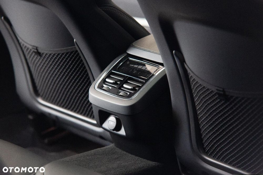 Volvo V90 Cross Country - 19