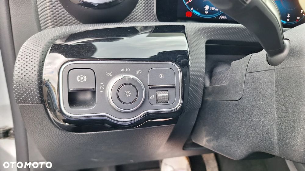 Mercedes-Benz CLA 200 7G-DCT - 13