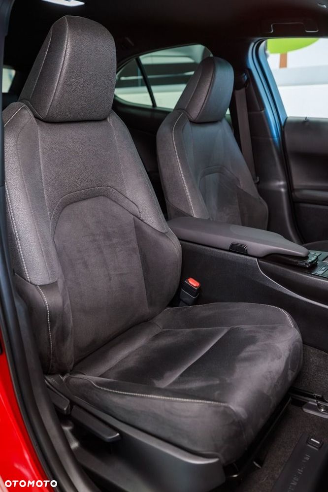 Lexus UX - 13