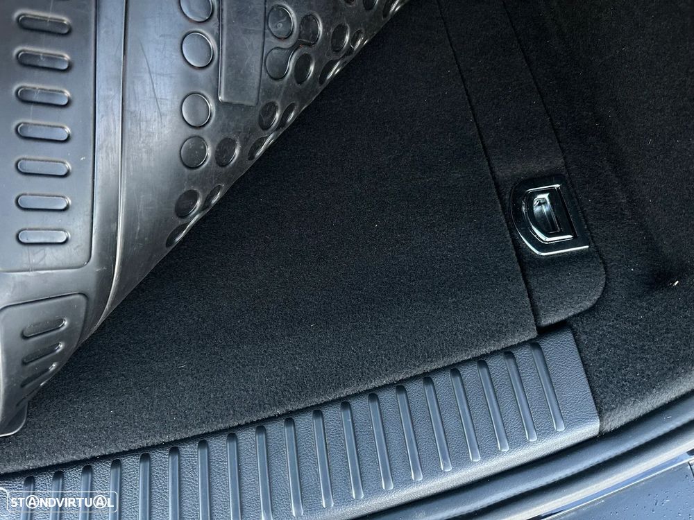 VW Touareg 3.0 TDI V6 Tiptronic - 14