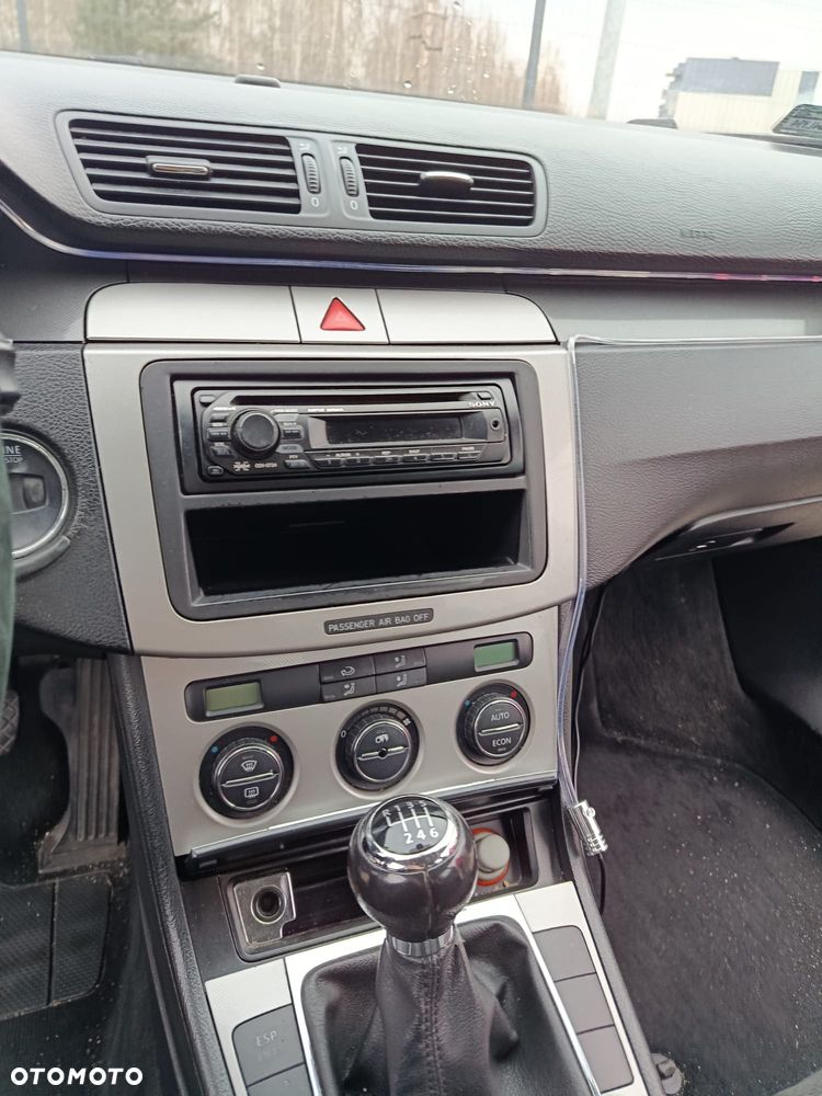 Volkswagen Passat 2.0 TDI Trendline - 10