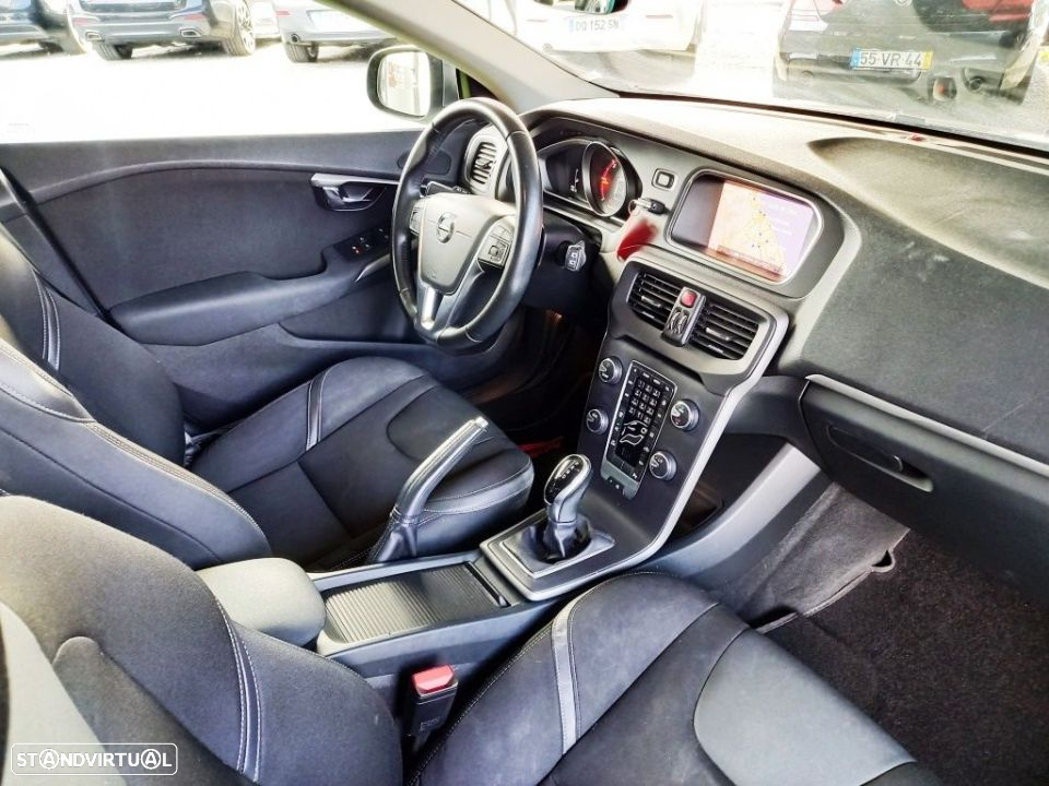 Volvo V40 2.0 D2 Momentum Geartronic - 35