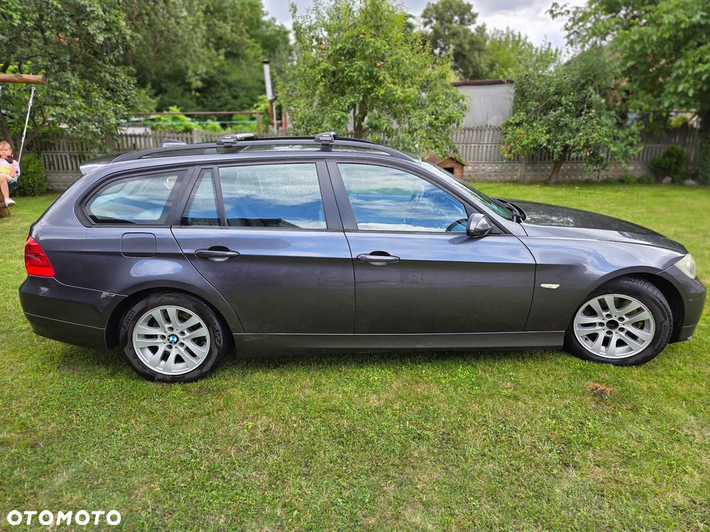BMW Seria 3 320d DPF Touring - 4