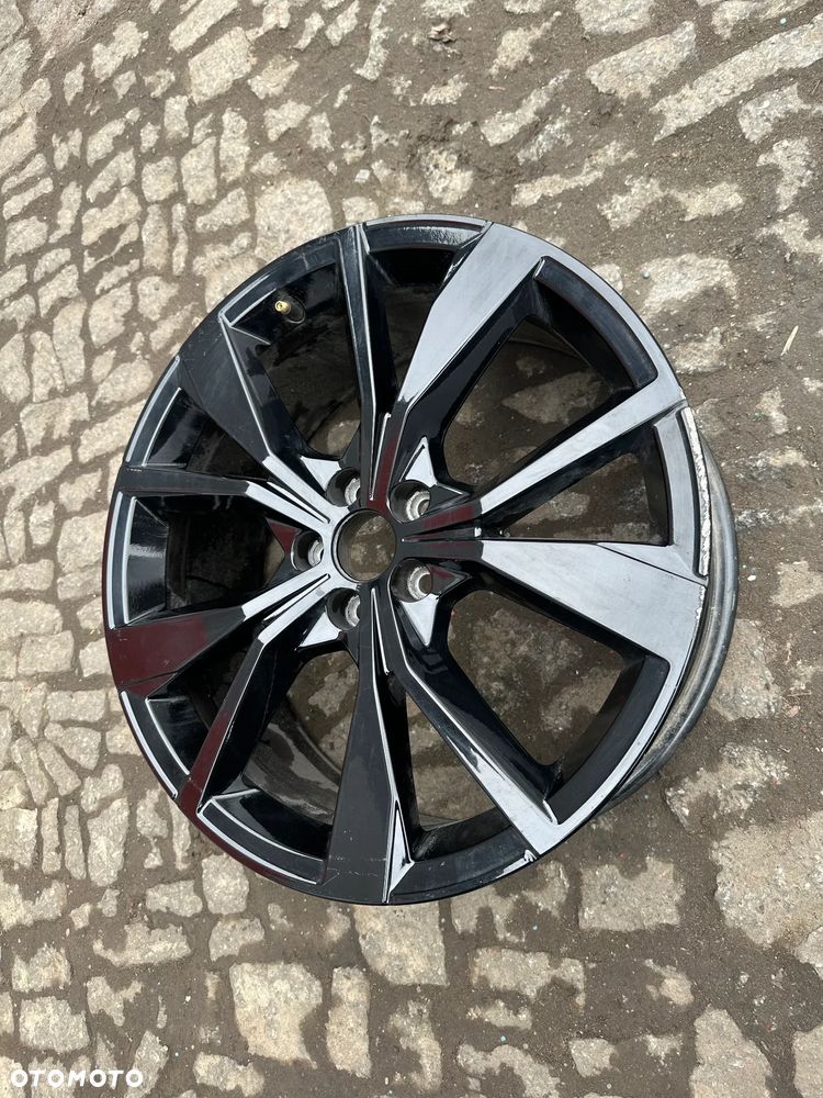 Felga VW Taigo 5x100 7J x 18 ET 39 2G7601025 F/C 1szt. - 2