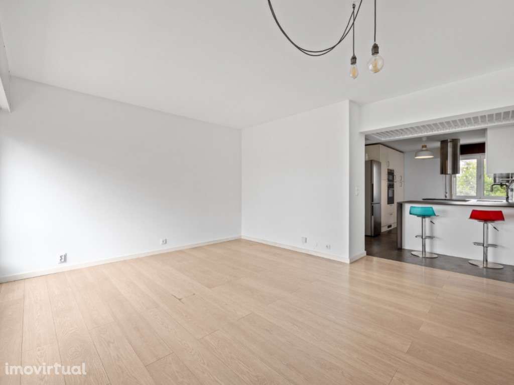 Apartamento T3 renovado e com estacionamento na melhor localização ... - Grande imagem: 3/21