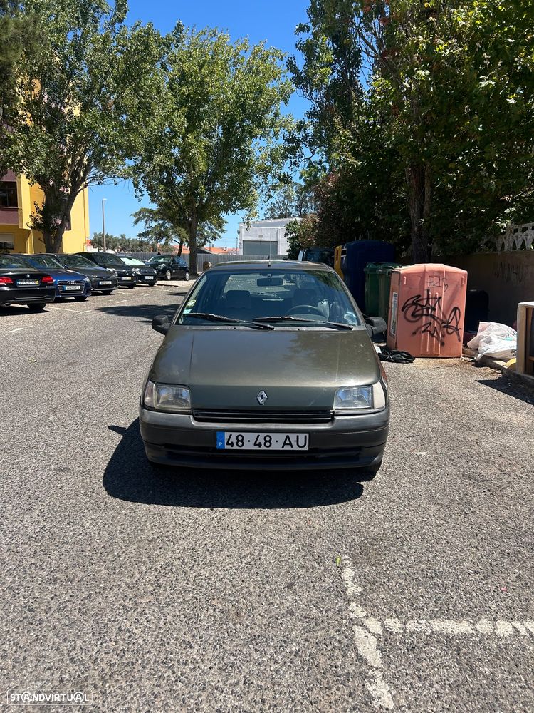 Renault Clio 1.2 RT - 1