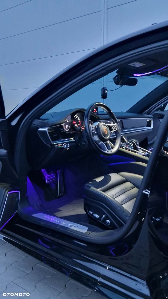 Porsche Panamera 4S - 35