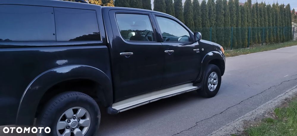 Toyota Hilux 2.5 D-4D DLX + - 5
