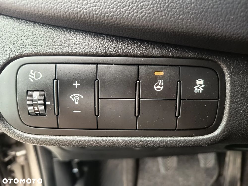 Kia Carens 1.7 CRDi 141 Dream Team Edition - 29