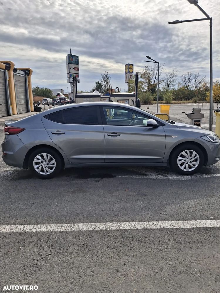 Hyundai Elantra - 7