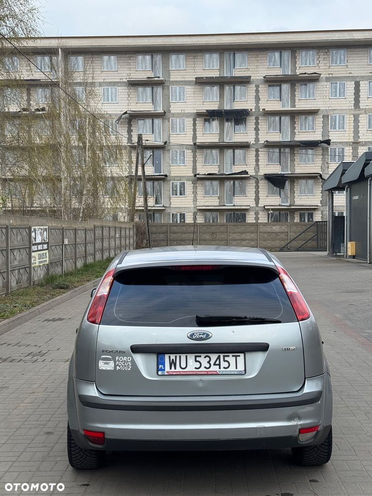 Ford Focus 1.6 TDCi DPF Ambiente - 11