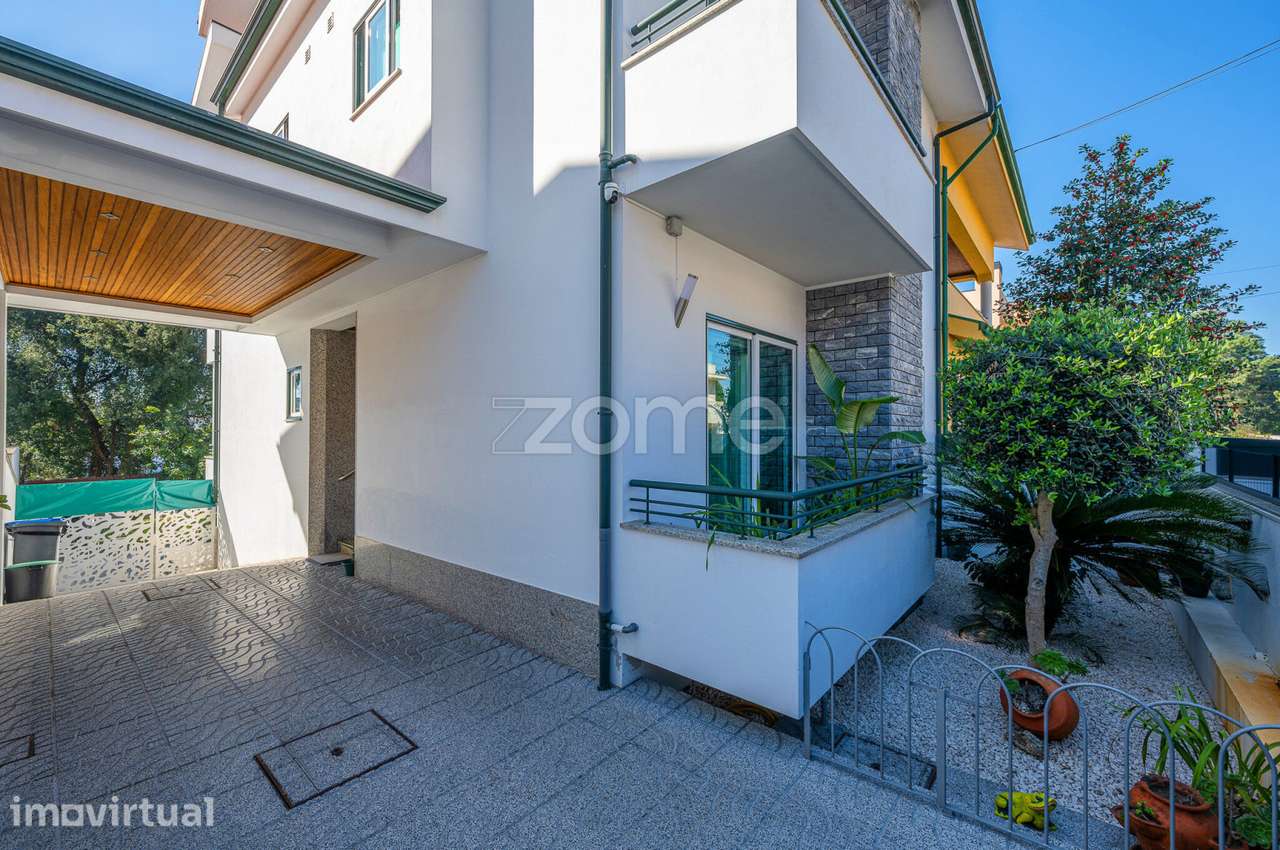 Moradia T3+1 de três frentes em Perosinho, Vila Nova de Gaia - Grande imagem: 5/42
