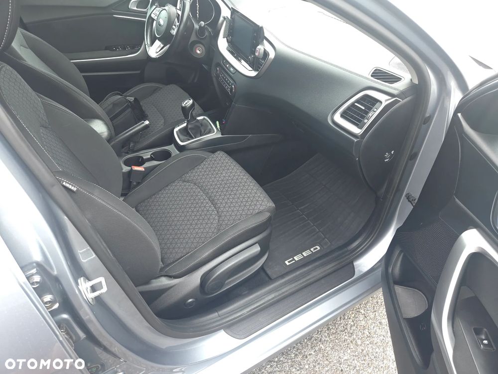 Kia Ceed 1.5 T-GDI M - 13