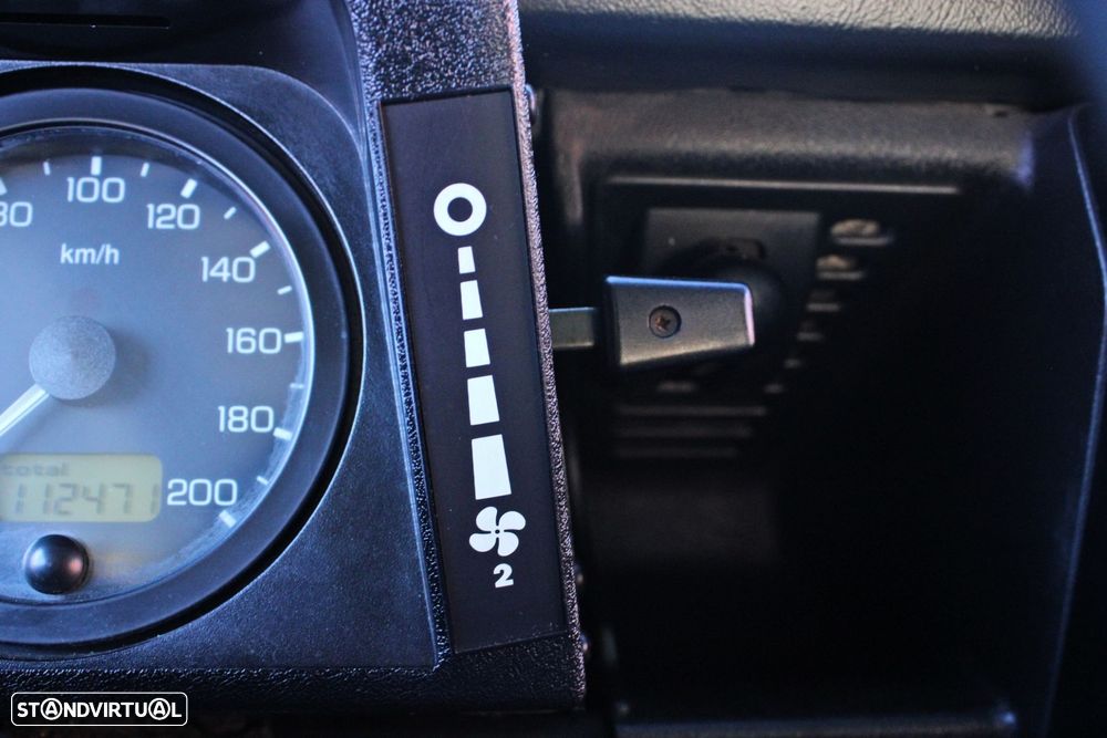 Land Rover Defender 90 2.5 TD5 Metal Top - 10