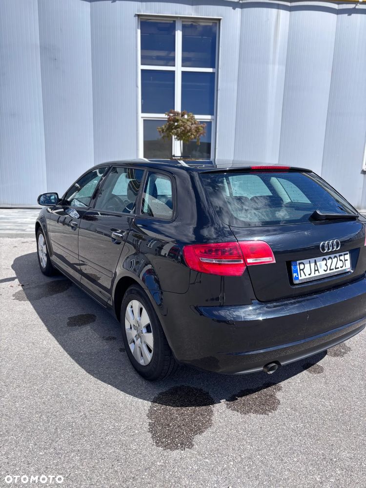 Audi A3 Sportback 1.6 TDI DPF Ambiente - 3
