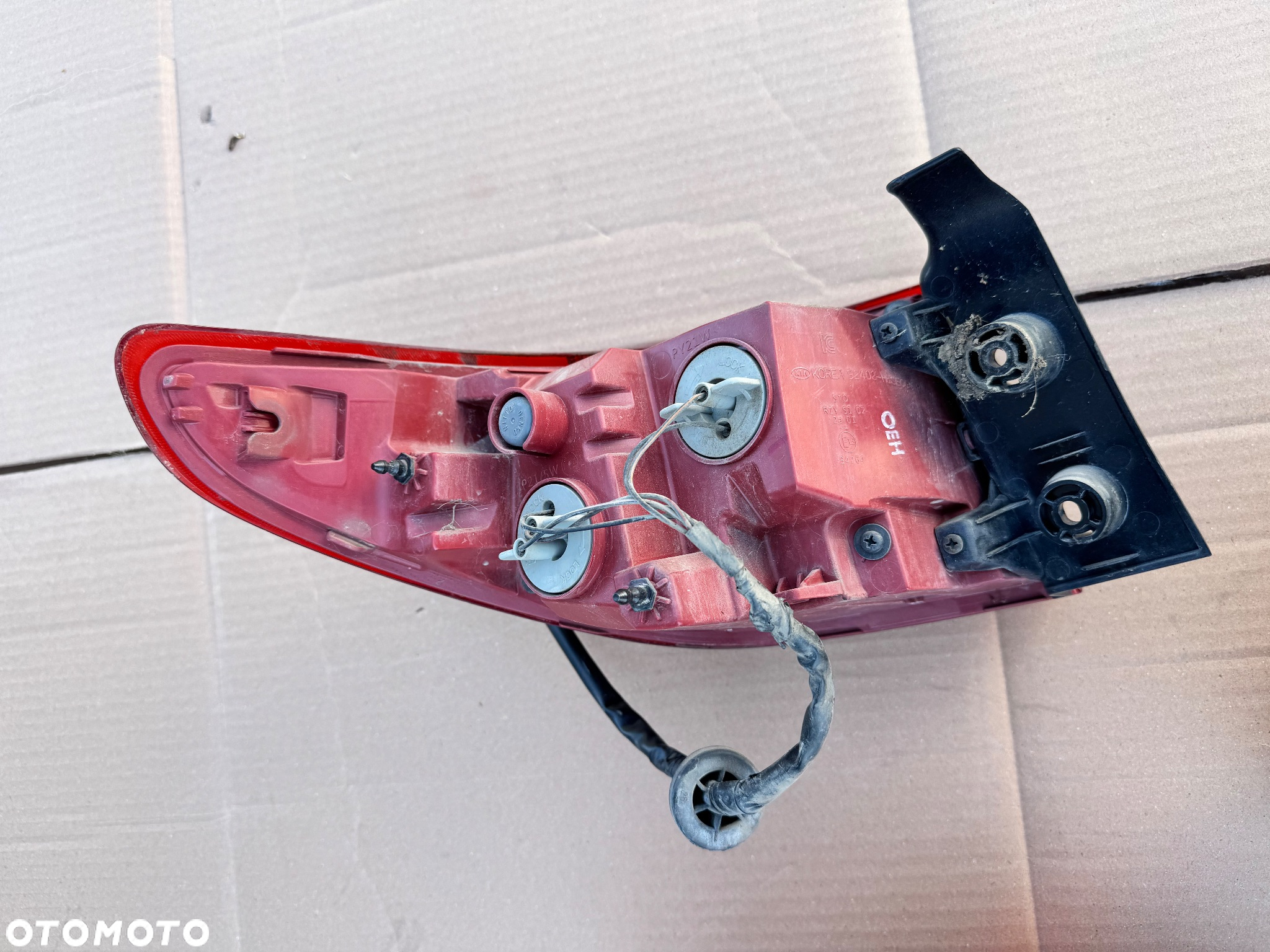 KIA STONIC LAMPA TYL LEWA PRAWA W BLOTNIK - 11