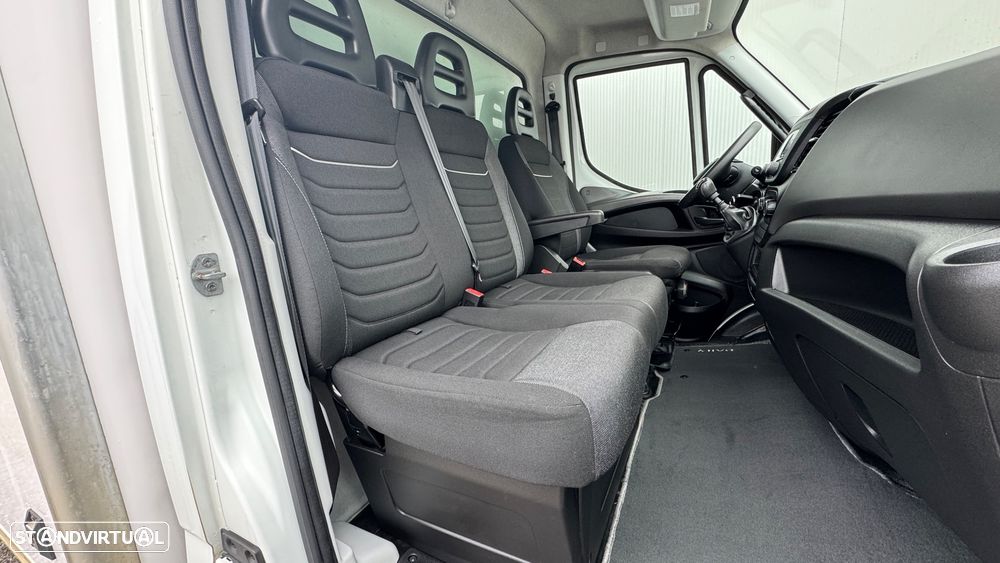 Iveco Daily 3.0 35S16H C/ Plat. Elevatória - 6