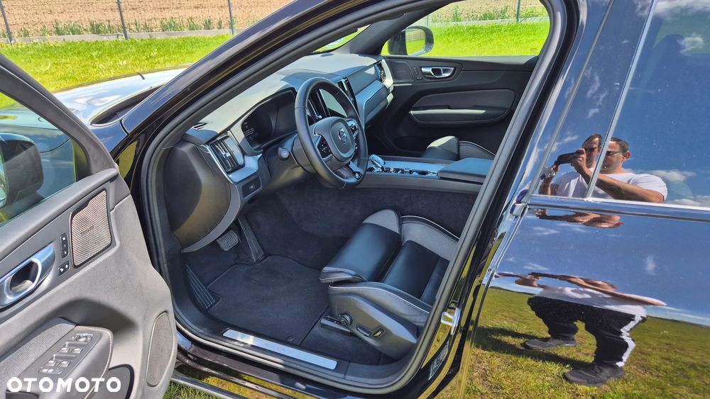 Volvo XC 60 B4 D Plus Dark - 22