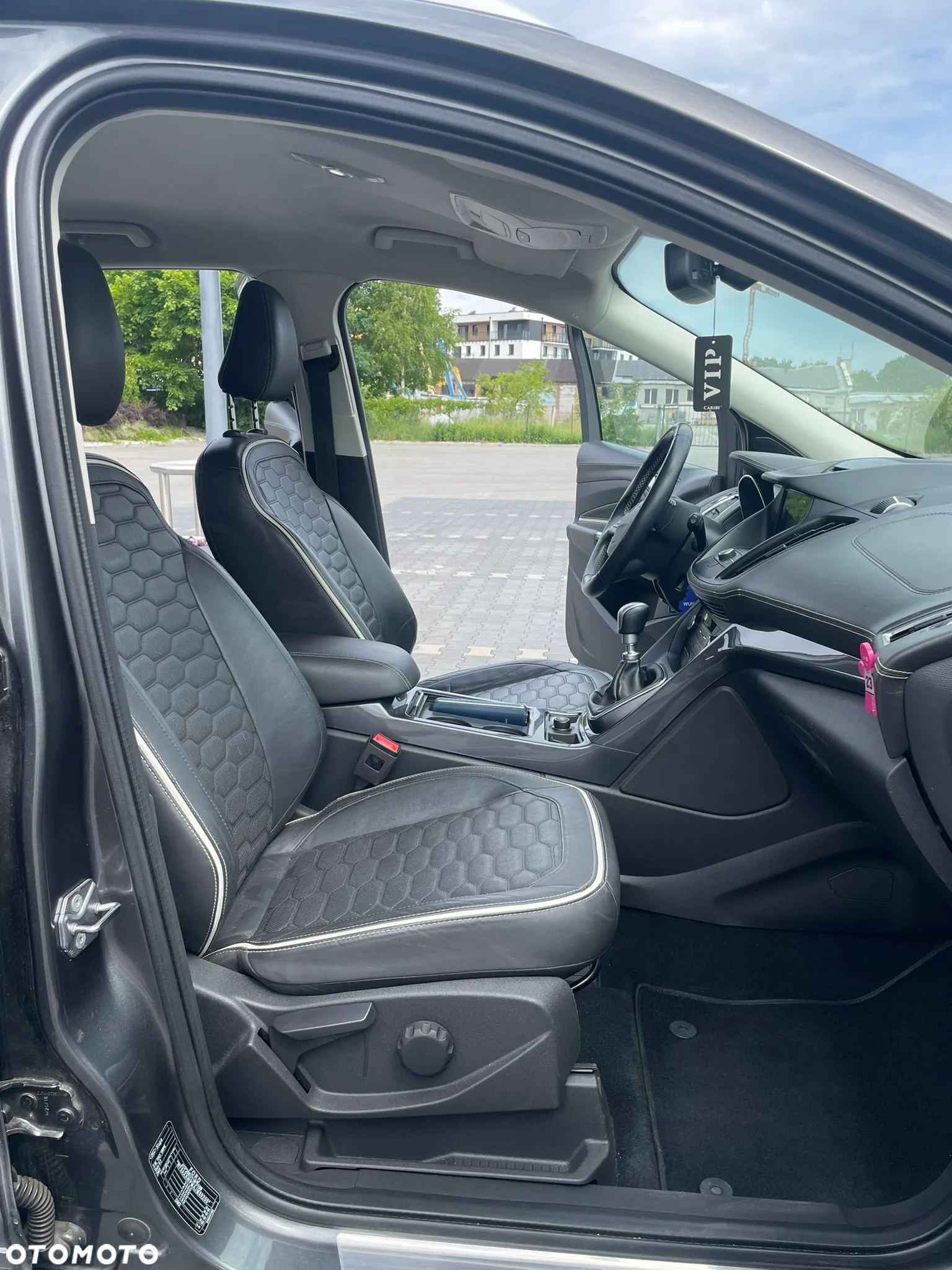 Ford Kuga 2.0 TDCi 2x4 Vignale - 24