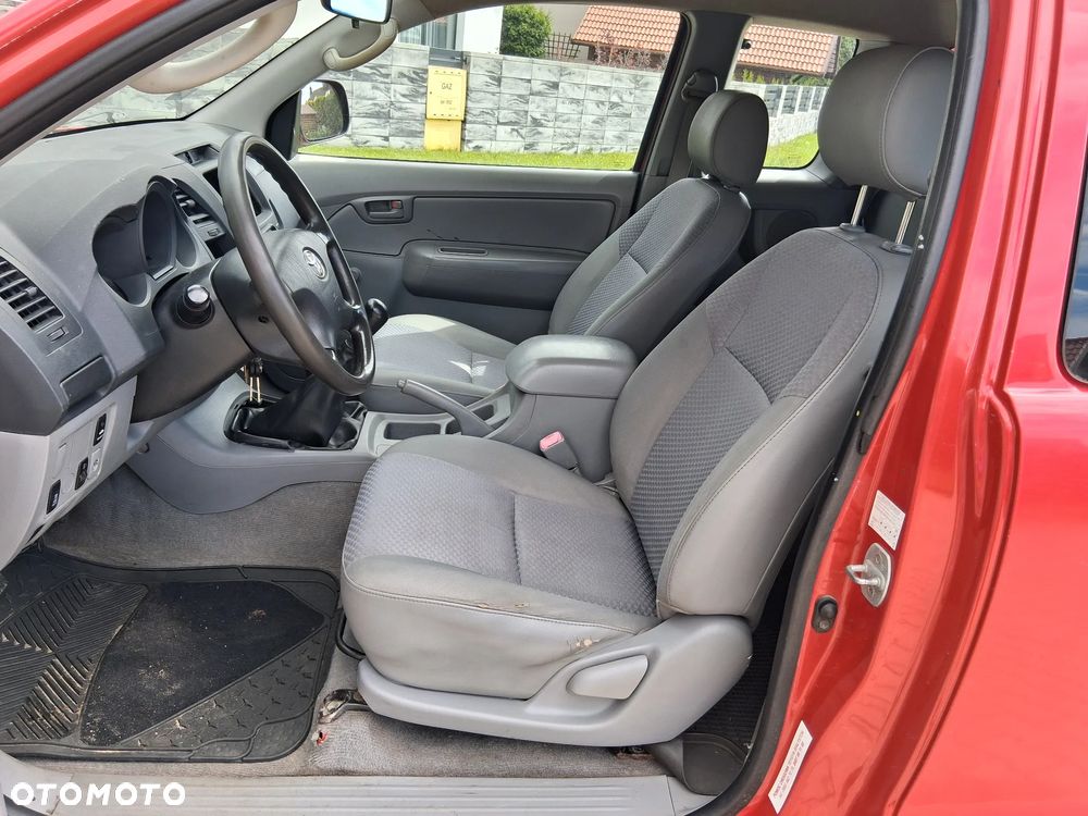 Toyota Hilux 2.5 D-4D DLX - 17
