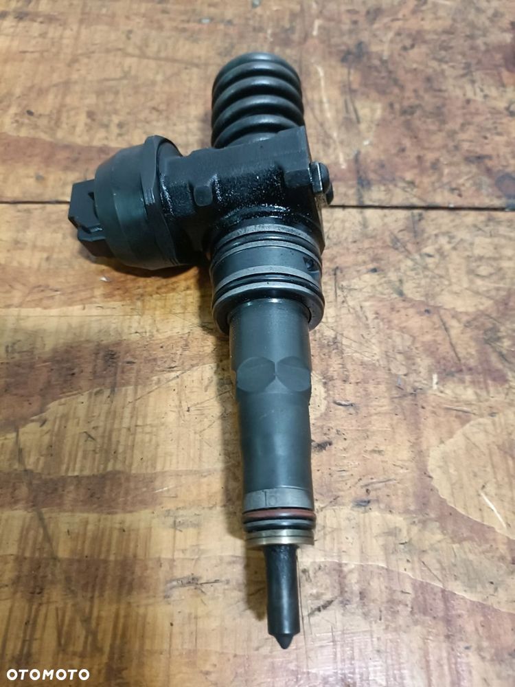 * Volkswagen PASSAT B5 lift 00-05 r. 1,9 TDI WTRYSKI pompowtryskiwacze KOMPLET 038130073A - 2