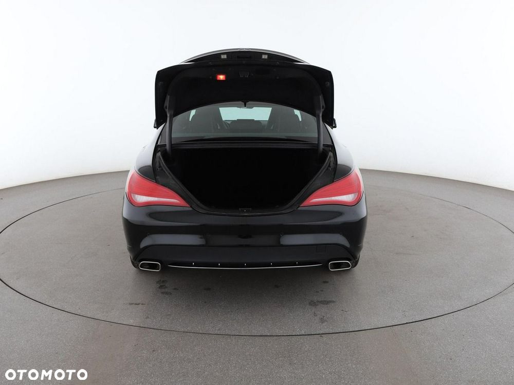 Mercedes-Benz CLA 180 Urban - 20