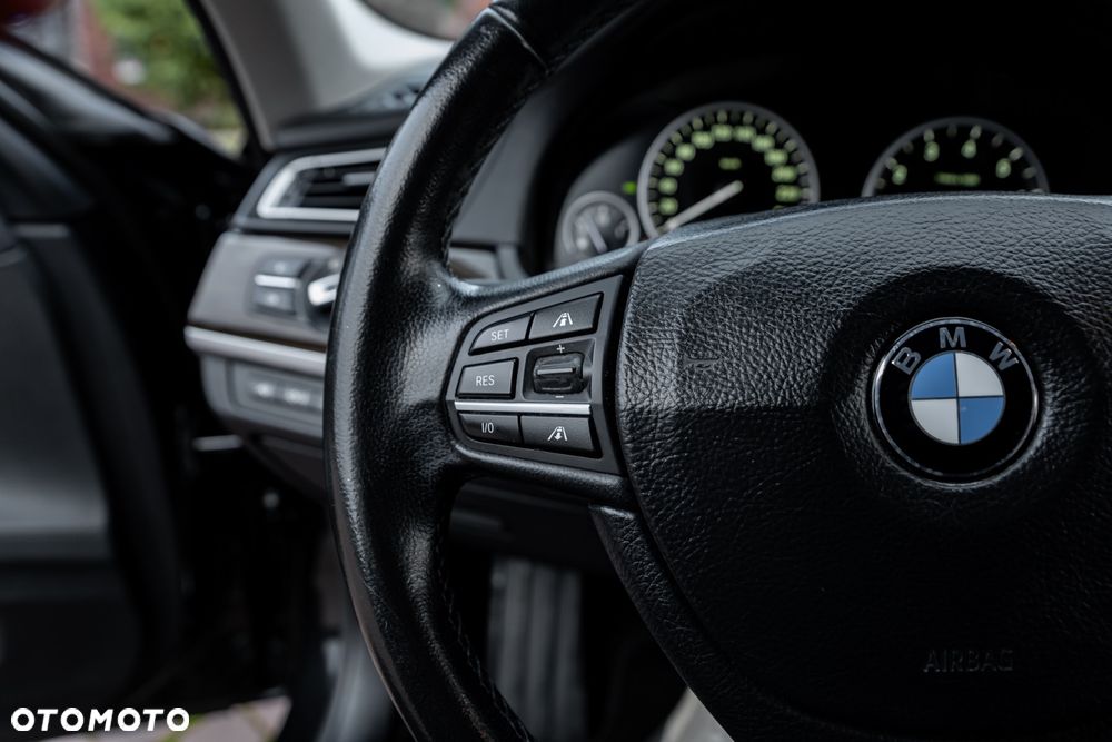 BMW Seria 7 750i xDrive - 27