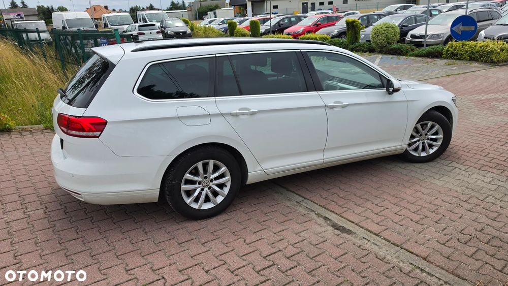 Volkswagen Passat Variant 2.0 TDI (BlueMotion Technology) Trendline - 16
