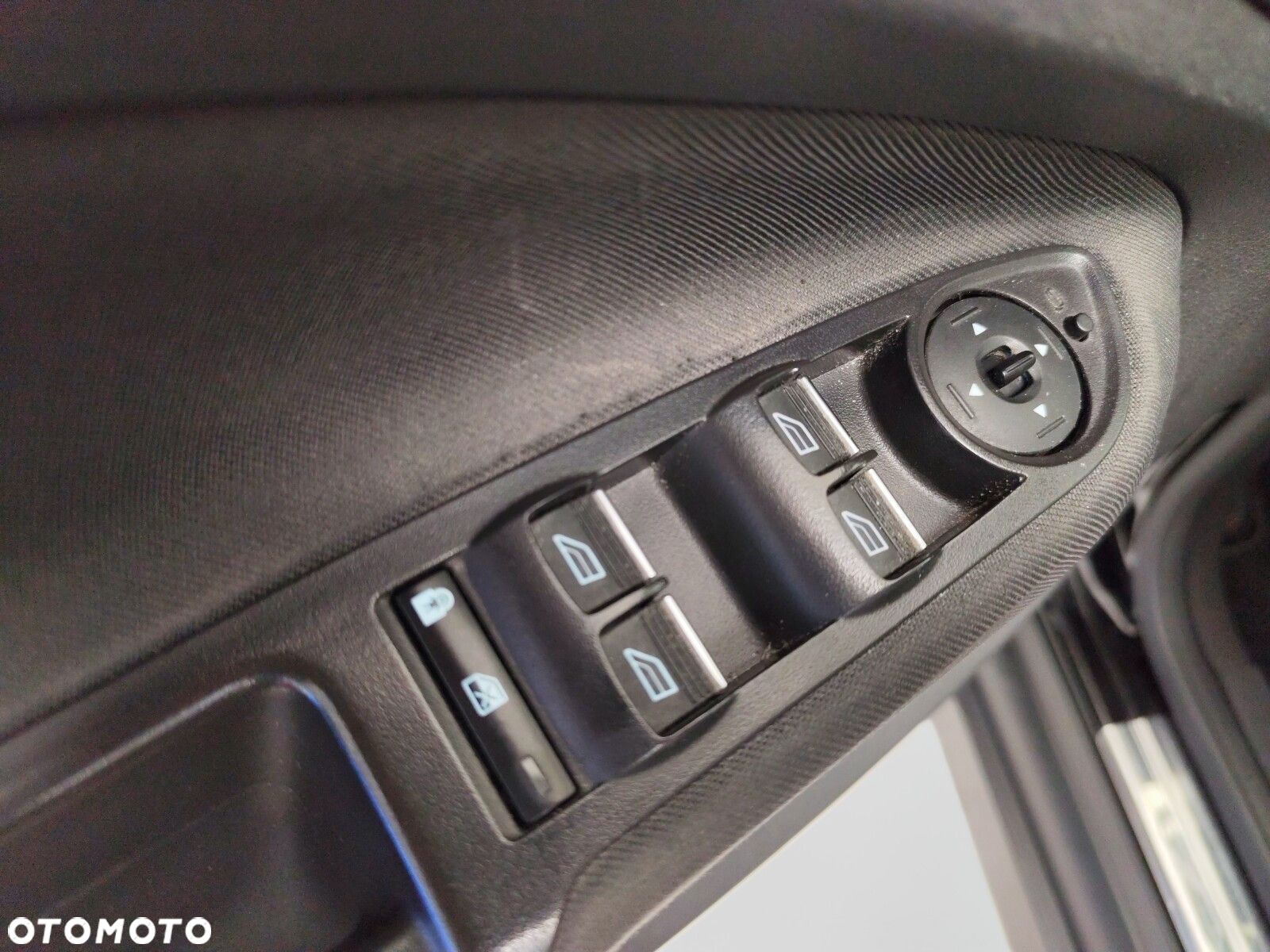 Ford Grand C-MAX - 11