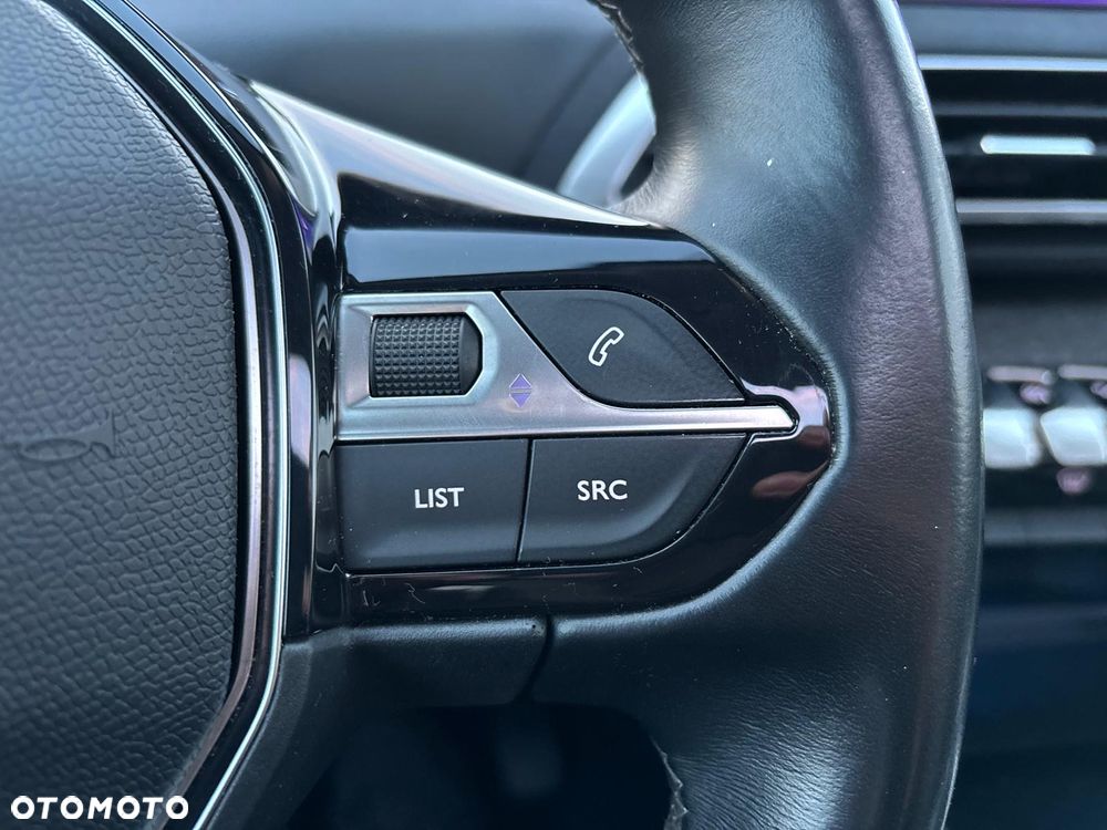 Peugeot 3008 1.2 PureTech Allure S&S - 28