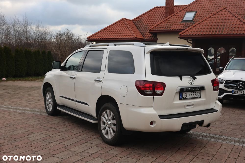 Toyota Sequoia - 3