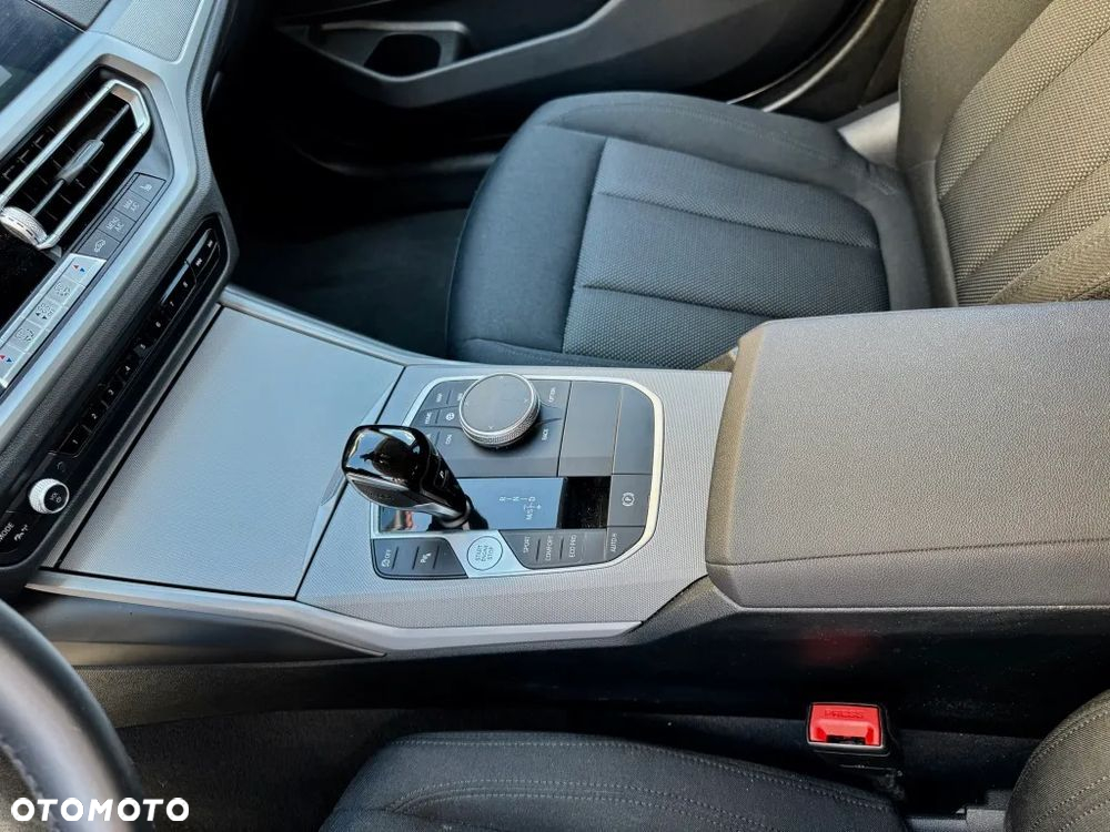 BMW Seria 3 320d Touring xDrive - 11
