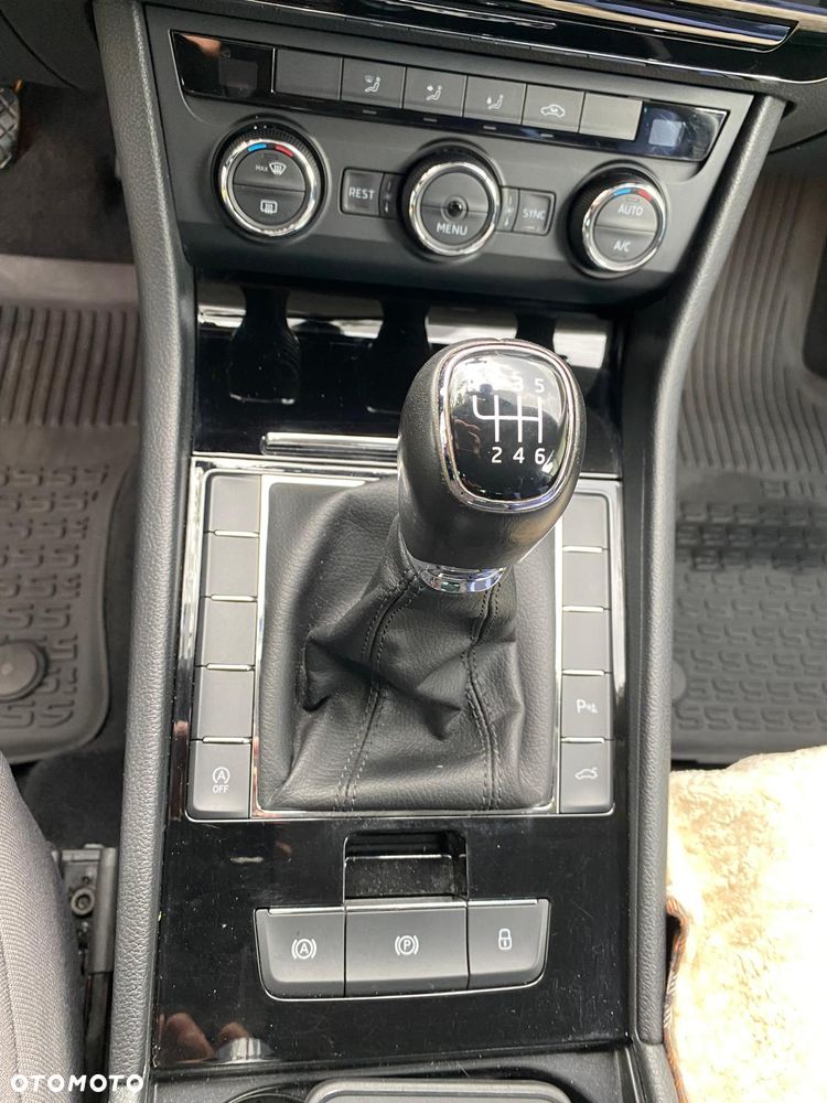 Skoda Superb 2.0 TDI Style - 9