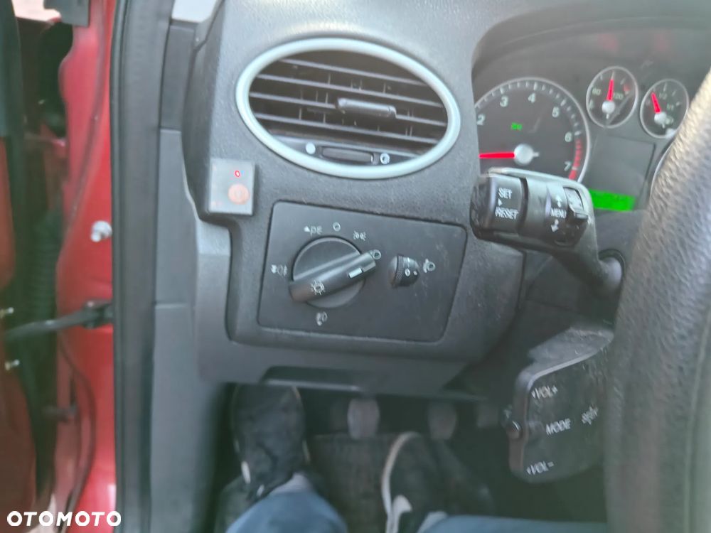 Ford Focus 1.6 16V Style - 6