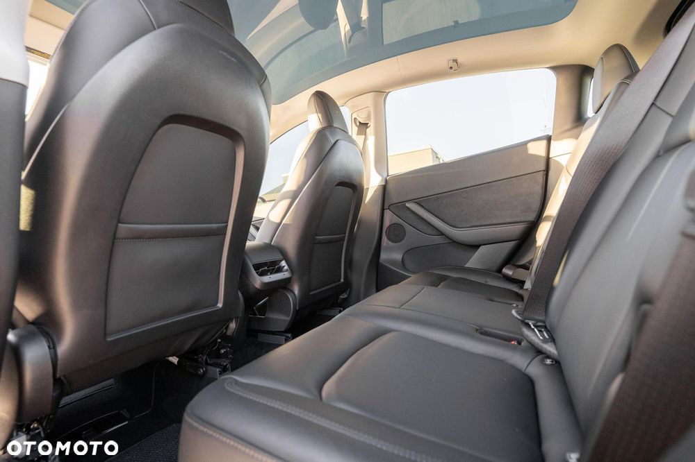 Tesla Model Y Long Range RWD - 17