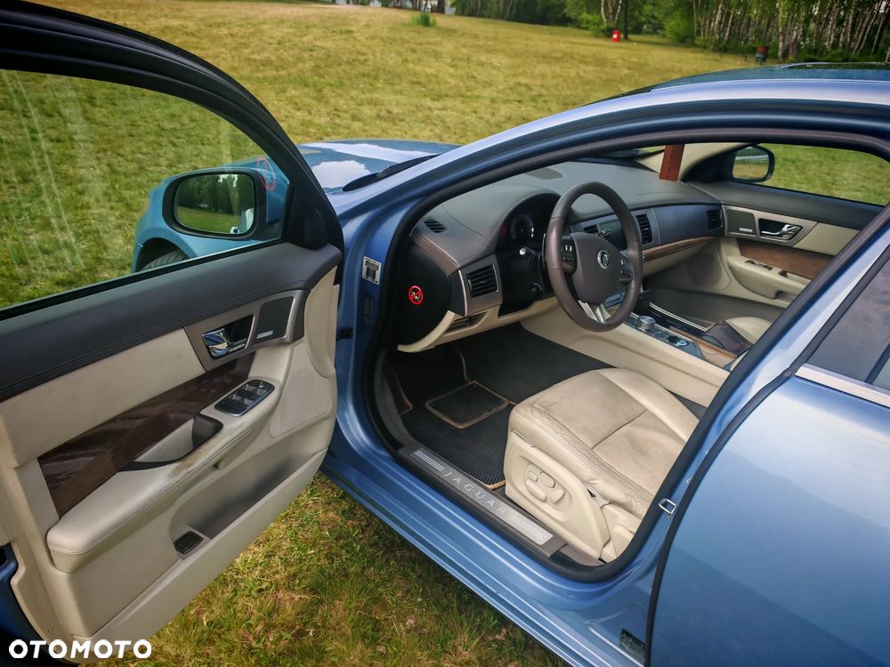 Jaguar XF - 7