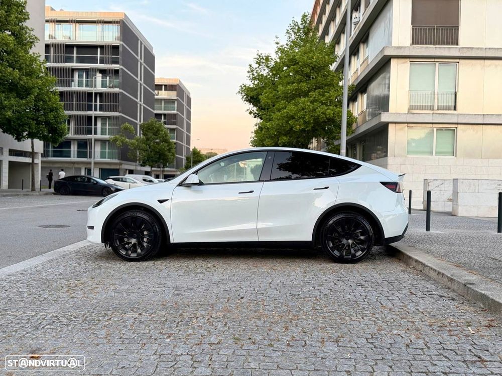 Tesla Model Y Long Range Dual Motor AWD - 2